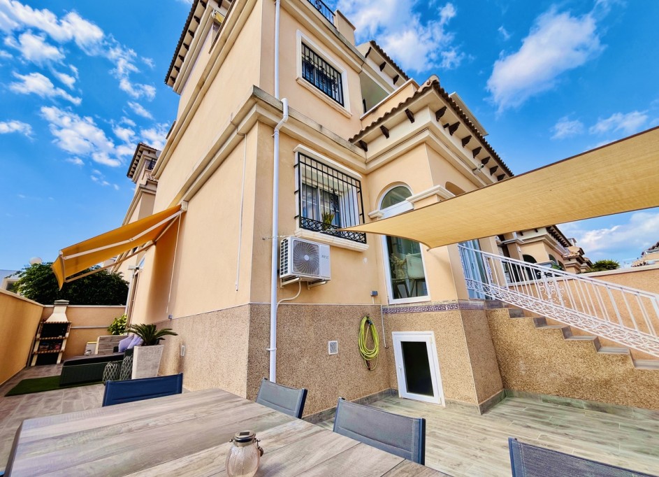 Venta - Casa de pueblo -
Villamartín