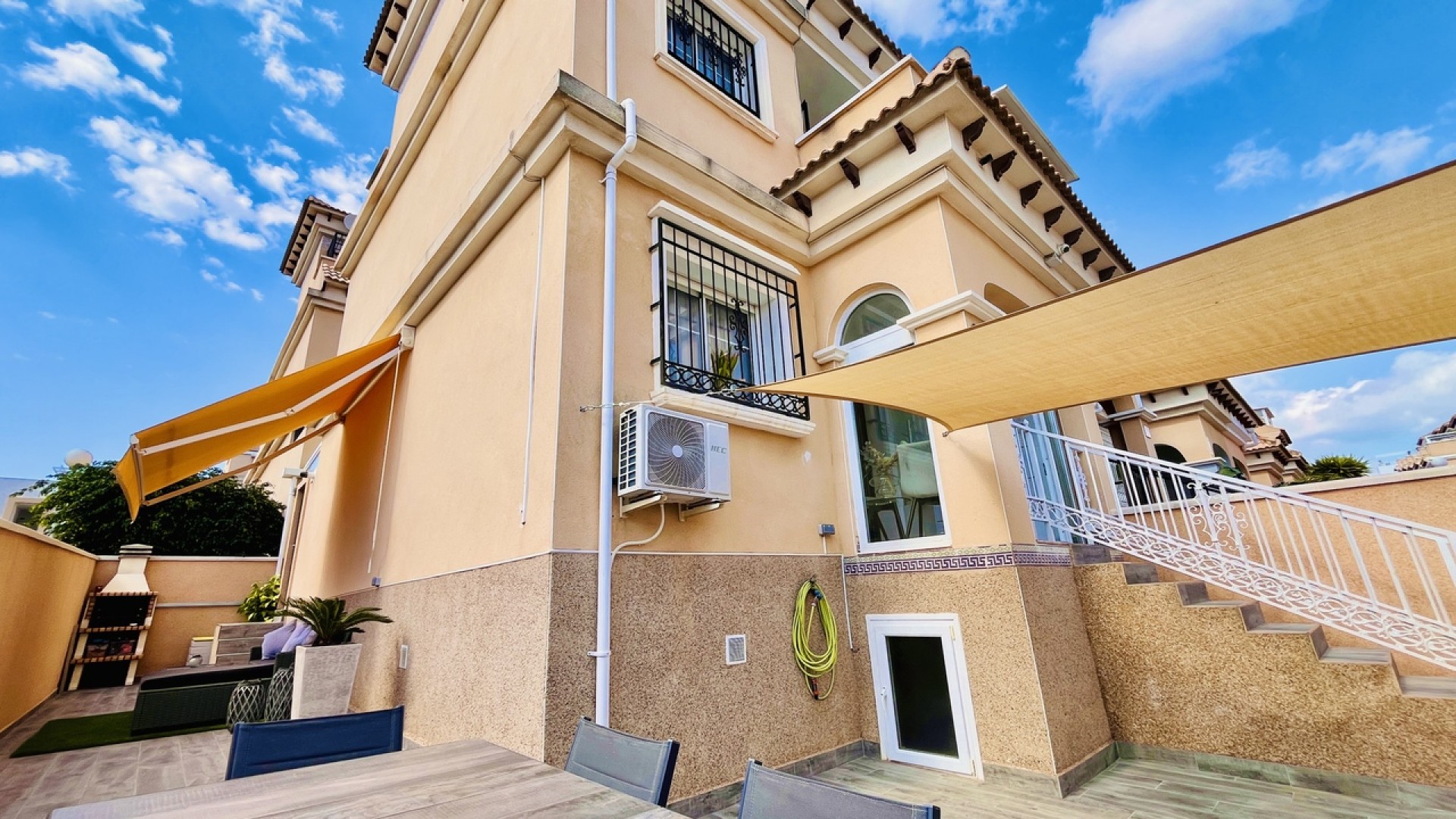 Venta - Casa de pueblo -
Villamartín