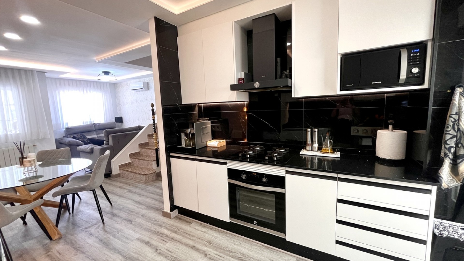 Venta - Casa de pueblo -
Villamartín