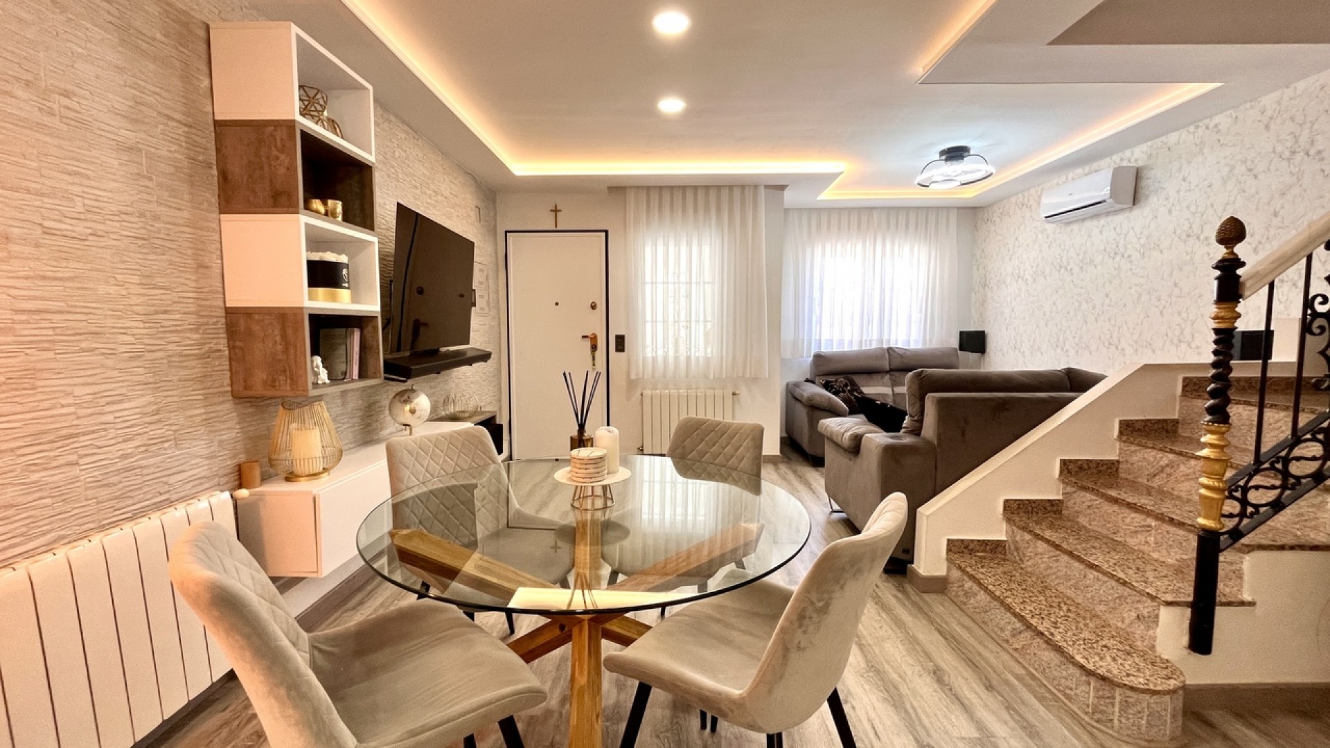 Venta - Casa de pueblo -
Villamartín