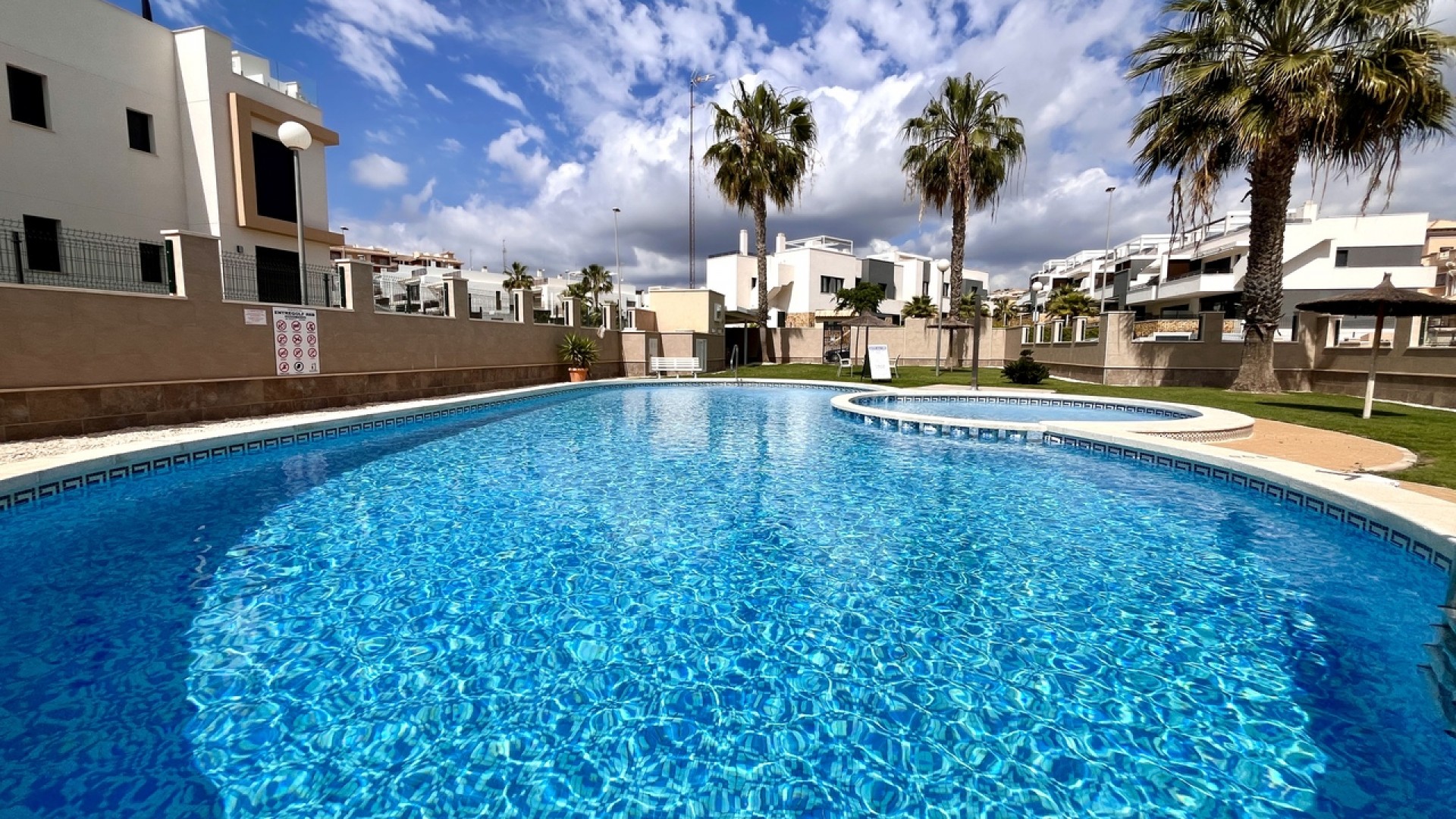 Venta - Casa de pueblo -
Villamartín