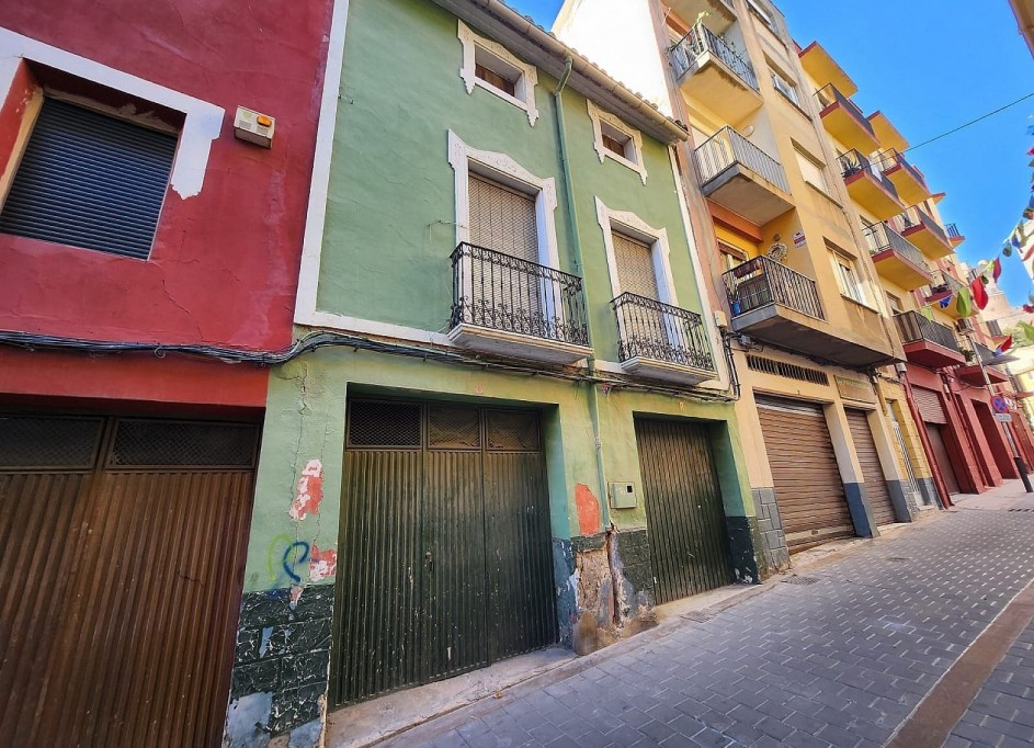 Venta - Casa de pueblo -
Villena