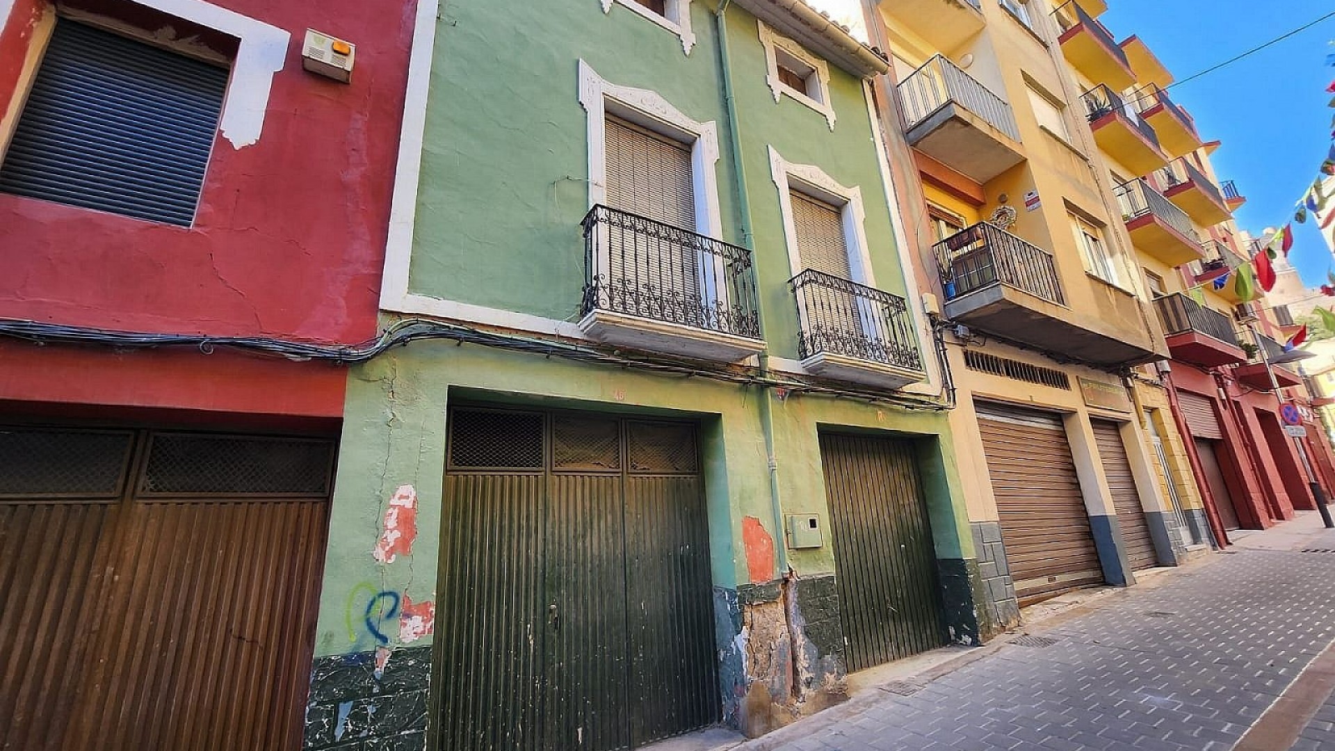Venta - Casa de pueblo -
Villena