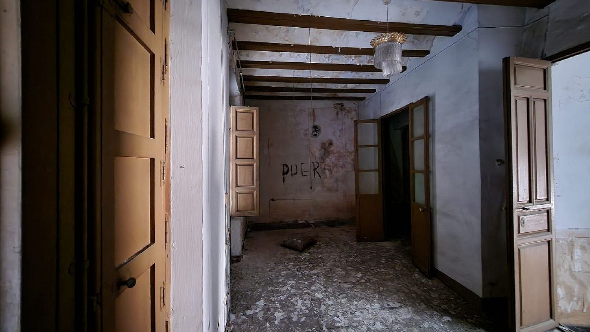 Venta - Casa de pueblo -
Villena