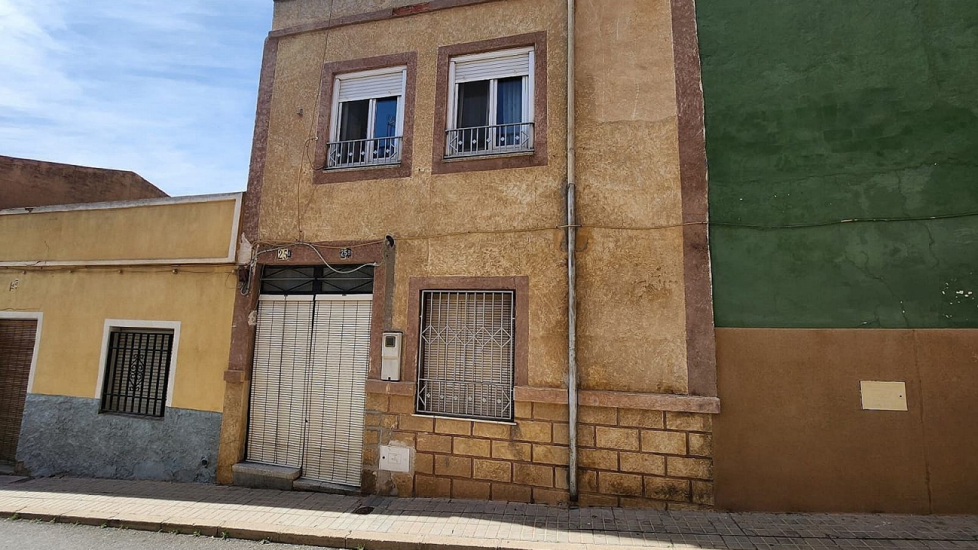 Venta - Casa de pueblo -
Villena