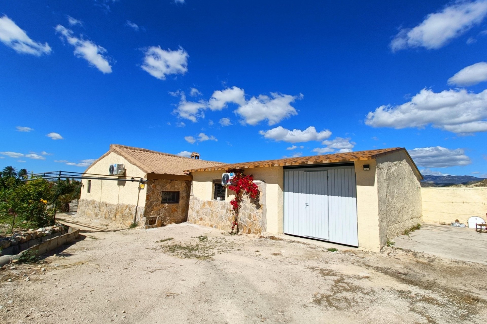 Venta - Chalet Independiente -
Abanilla