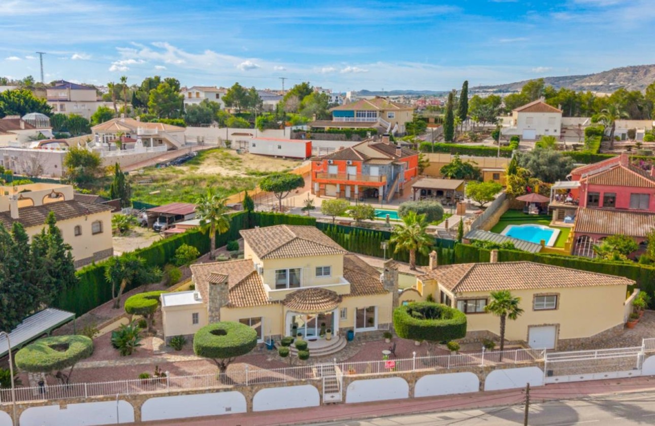 Venta - Chalet Independiente -
Algorfa - Castillo de montemar