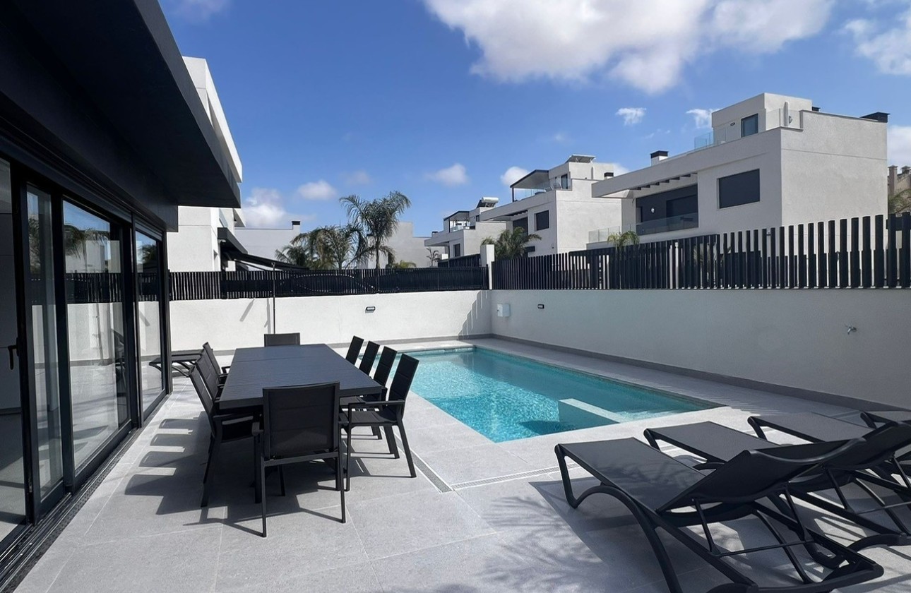 Venta - Chalet Independiente -
Algorfa - Inland