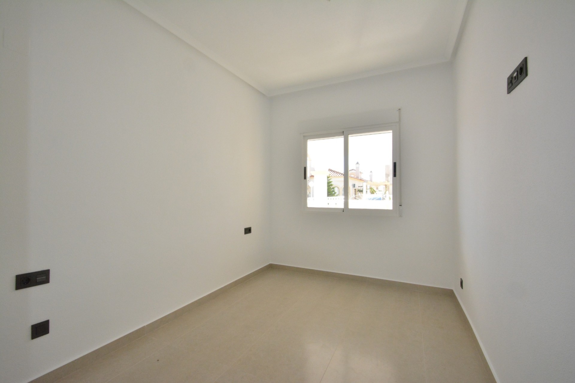 Venta - Chalet Independiente -
Algorfa - Inland