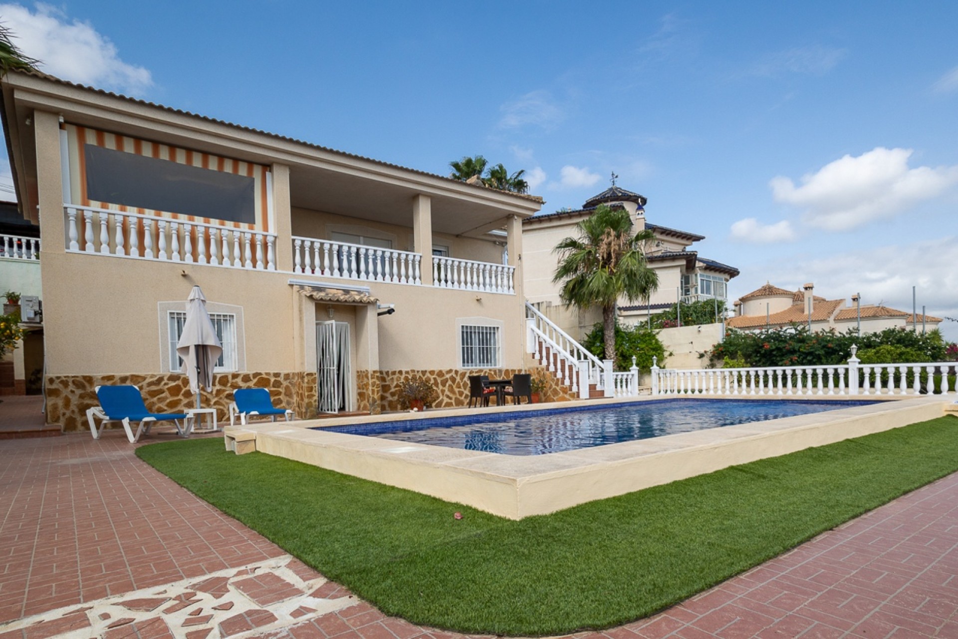 Venta - Chalet Independiente -
Algorfa