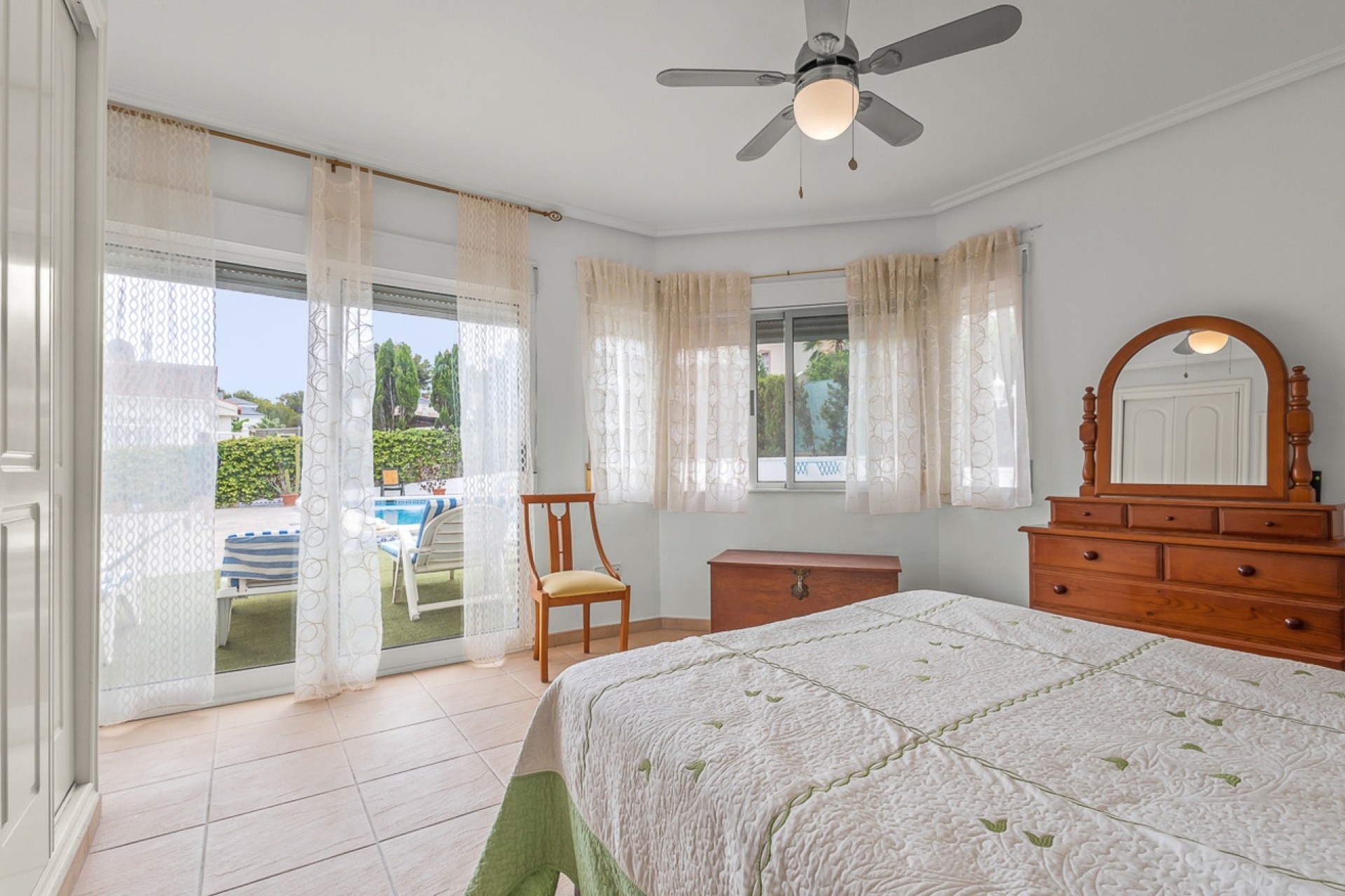 Venta - Chalet Independiente -
Algorfa