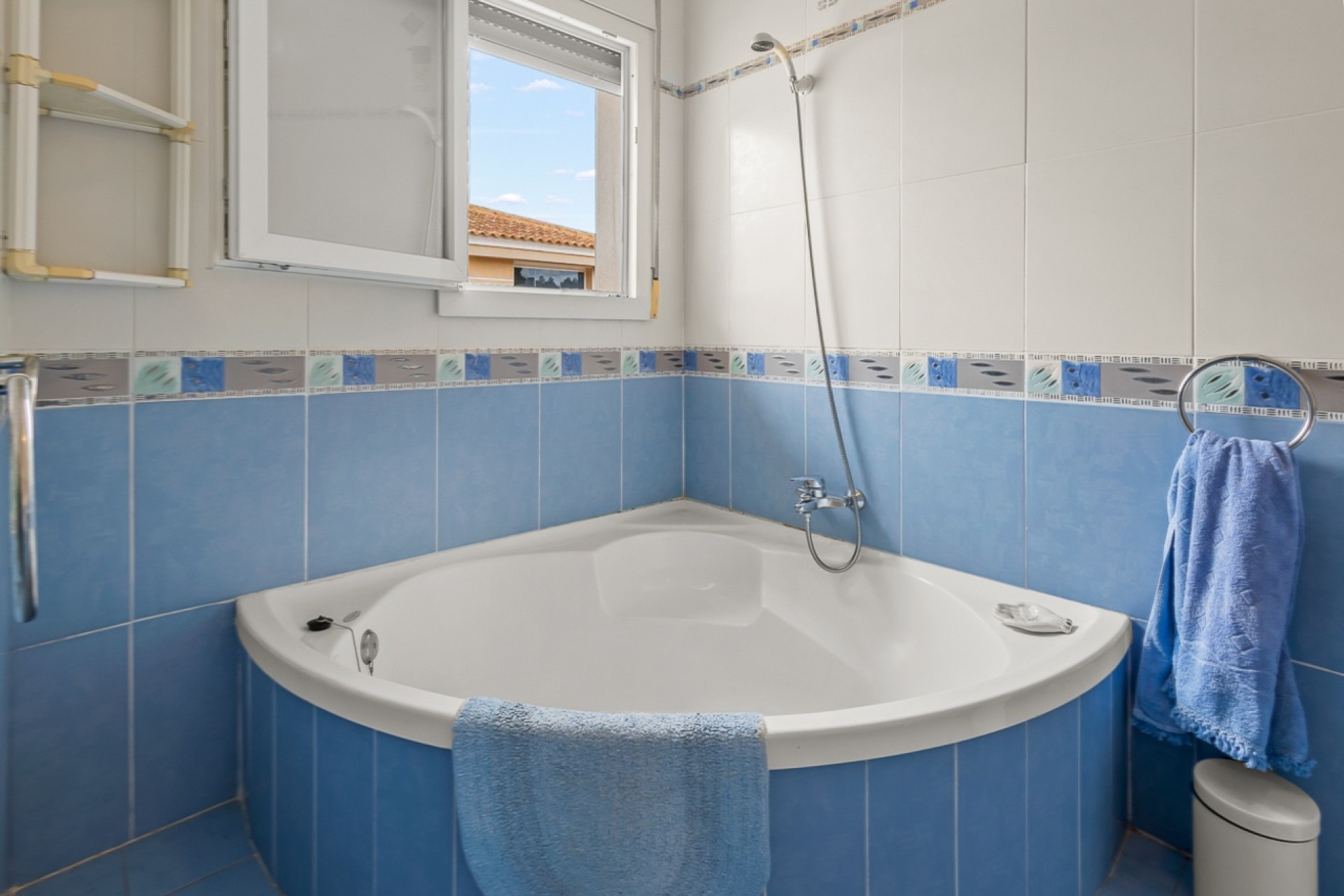 Venta - Chalet Independiente -
Algorfa