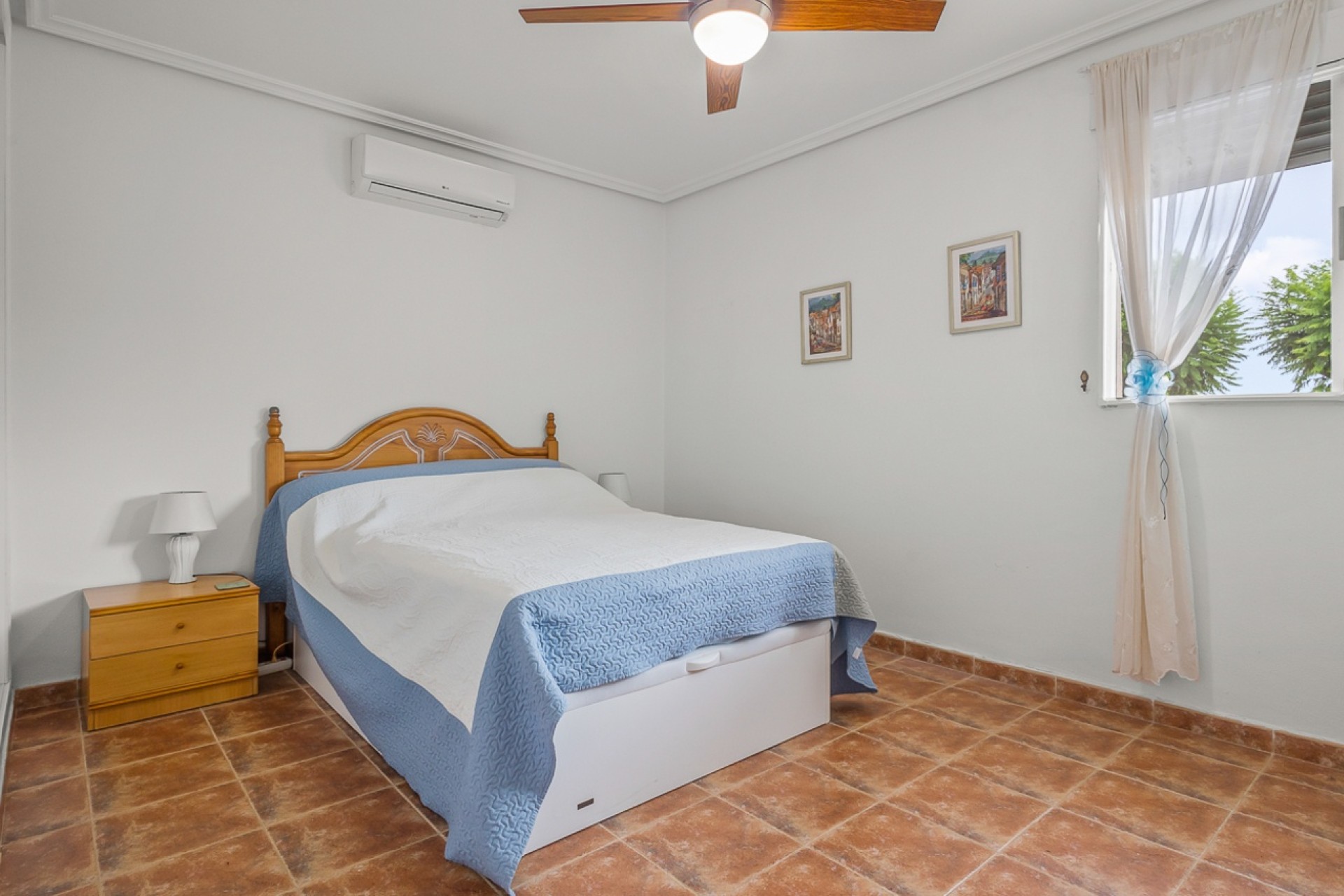 Venta - Chalet Independiente -
Algorfa