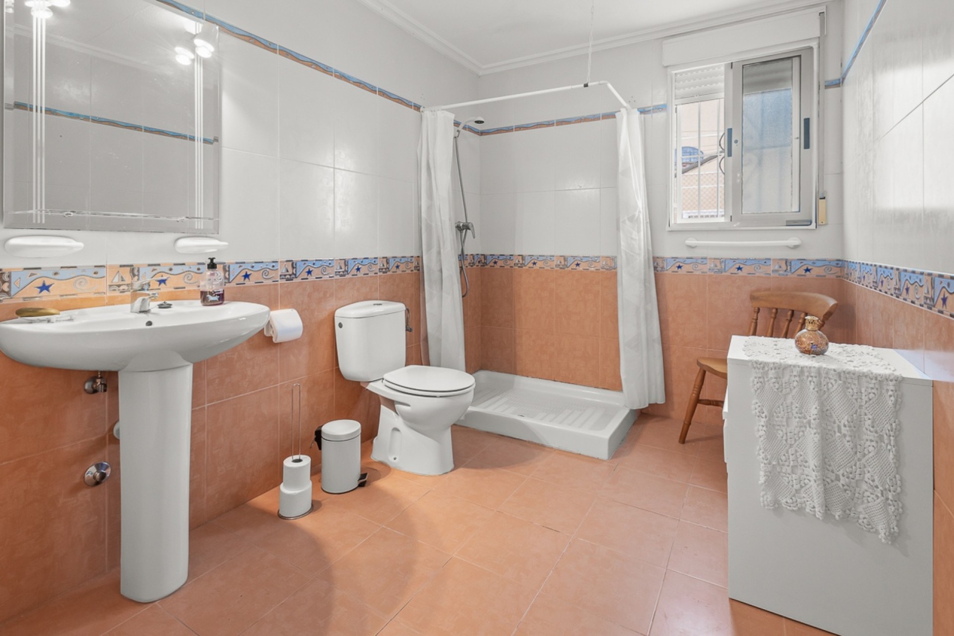 Venta - Chalet Independiente -
Algorfa