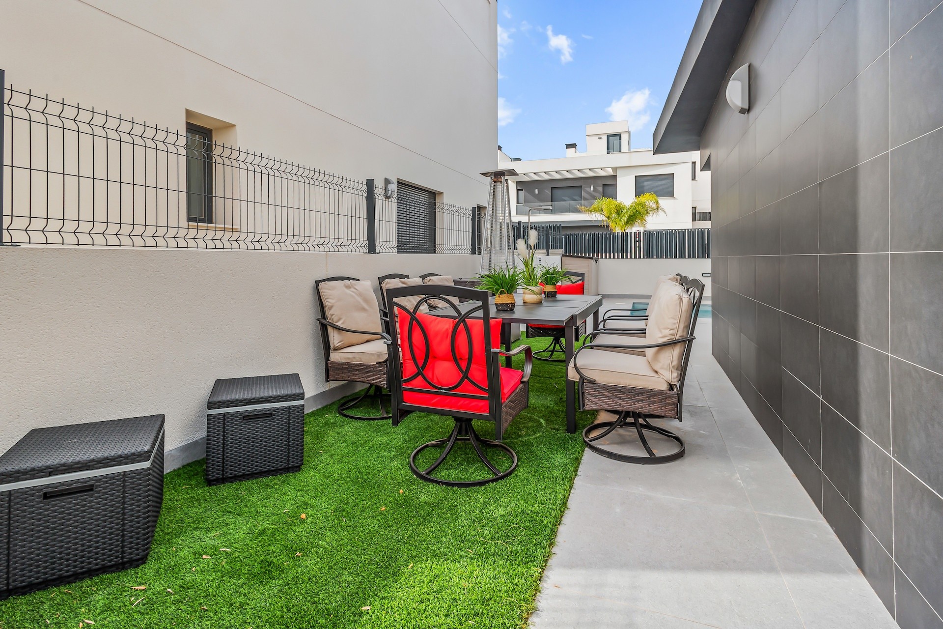 Venta - Chalet Independiente -
Algorfa