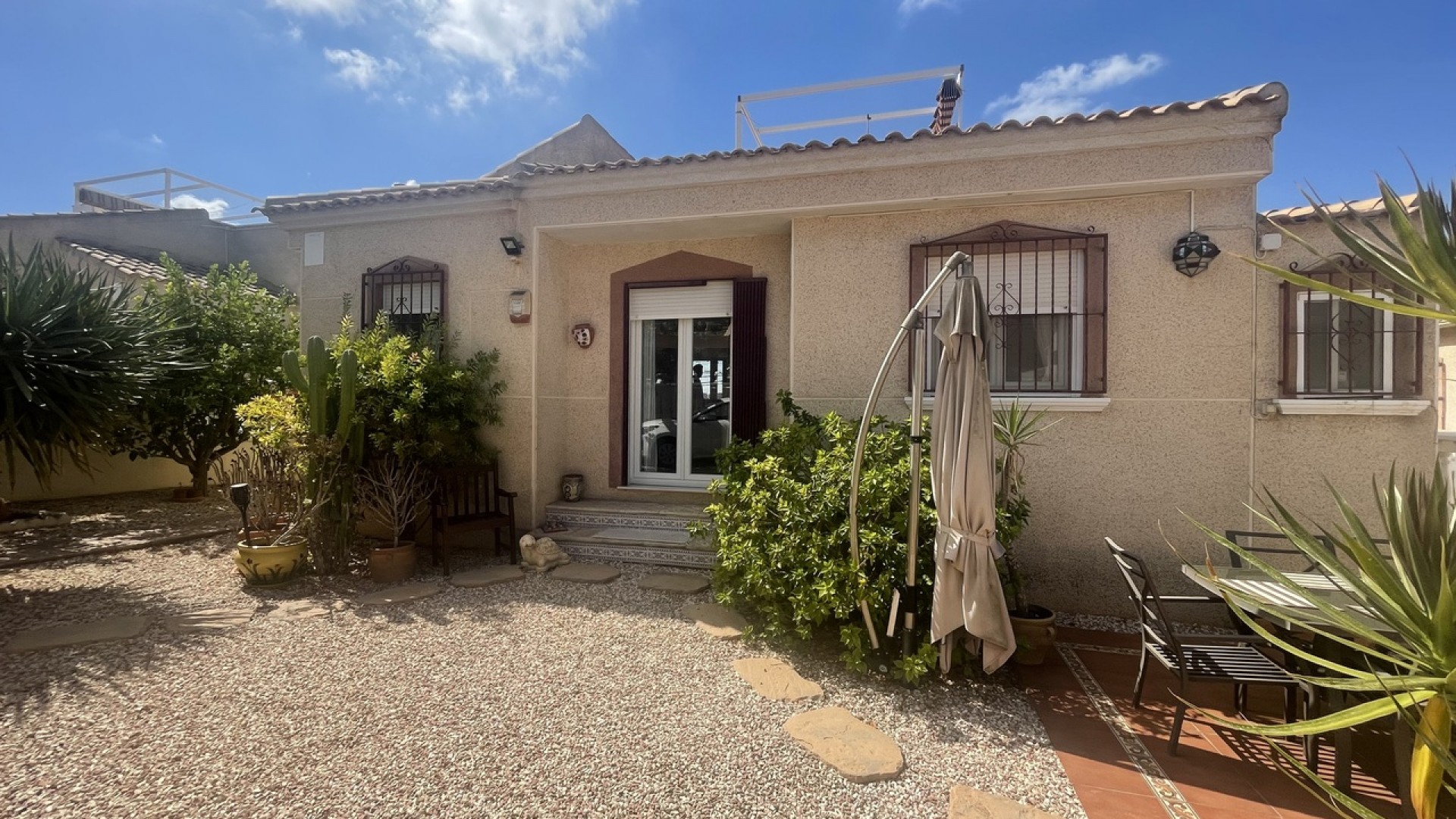 Venta - Chalet Independiente -
Algorfa
