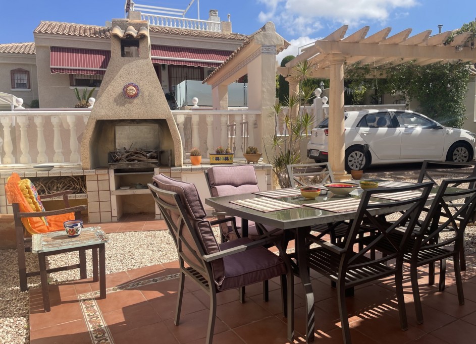 Venta - Chalet Independiente -
Algorfa