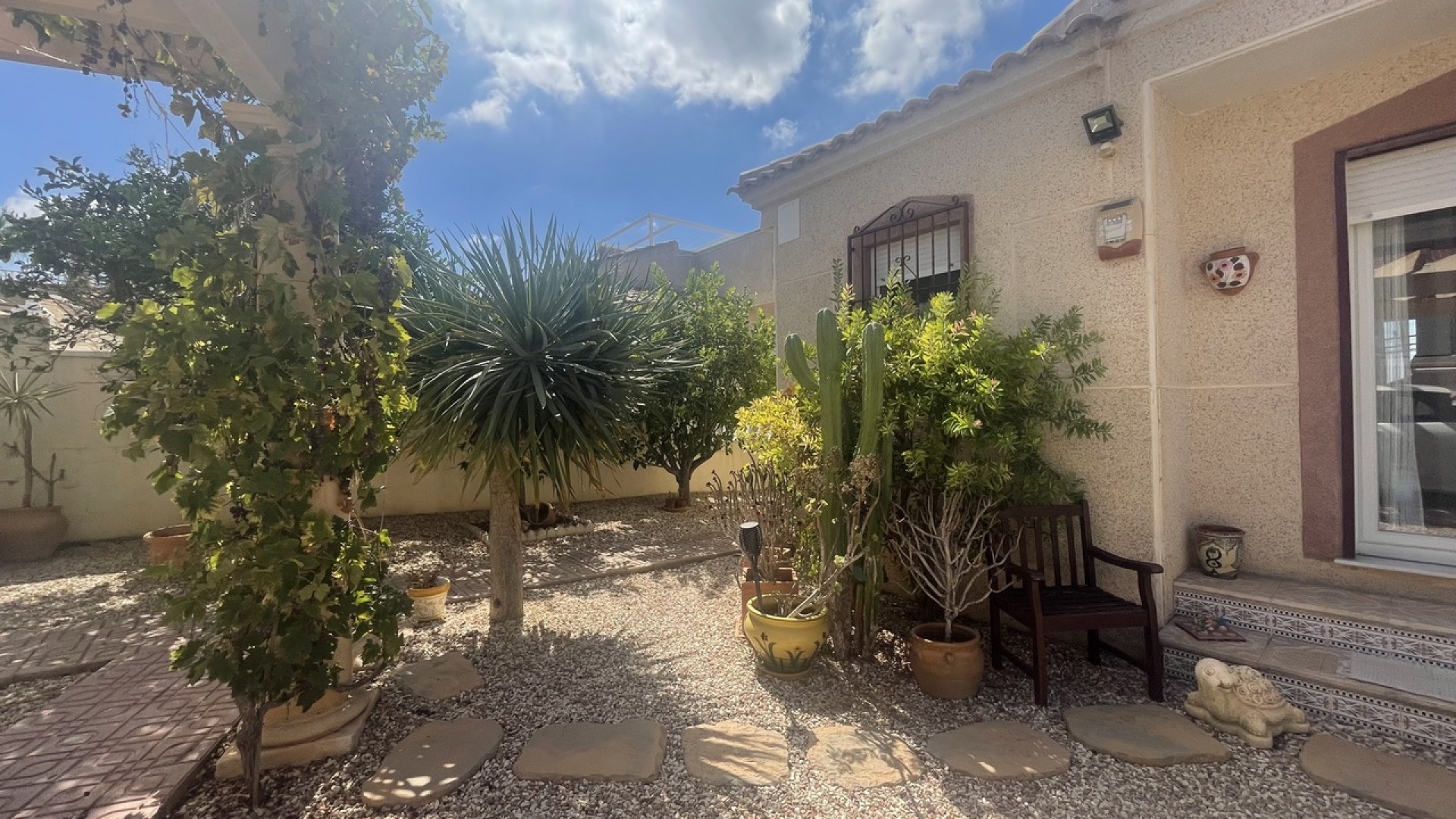 Venta - Chalet Independiente -
Algorfa