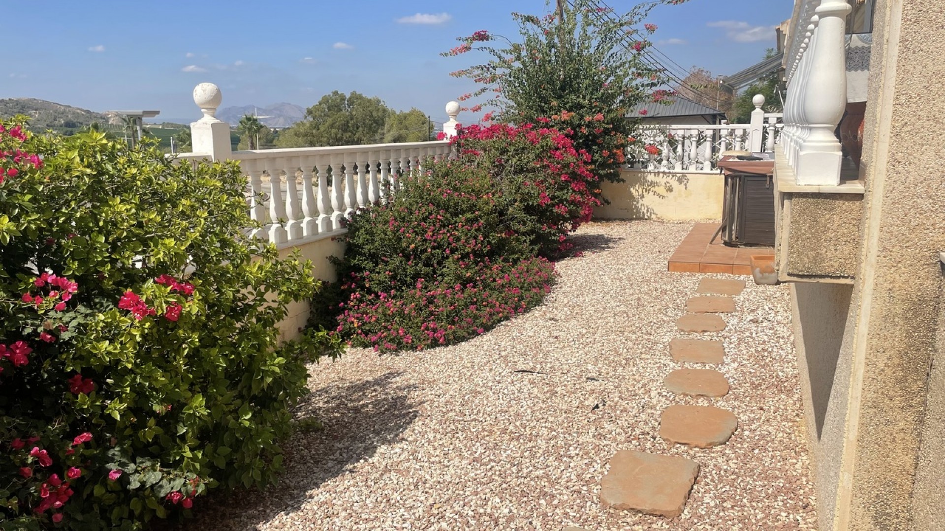 Venta - Chalet Independiente -
Algorfa