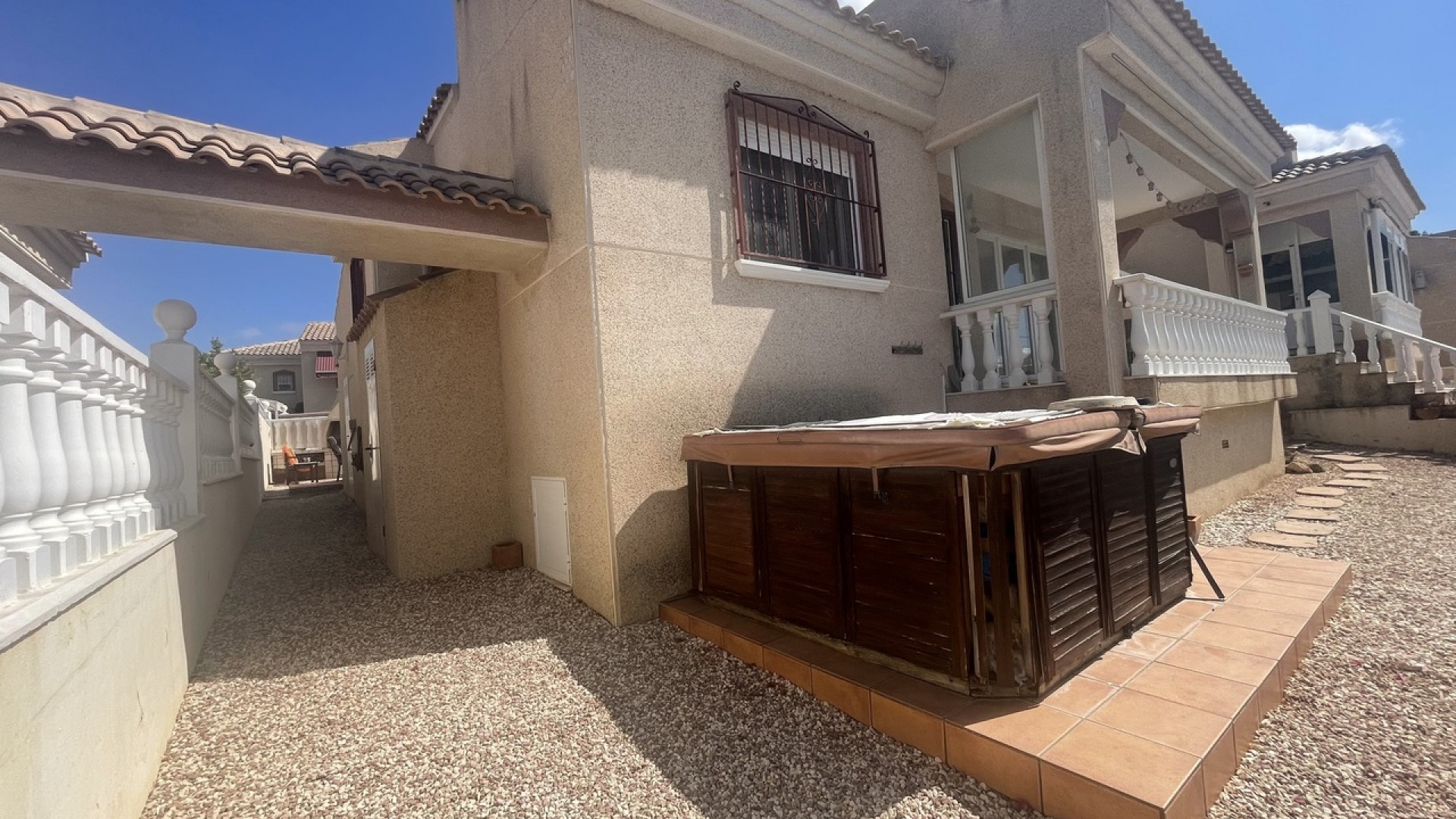 Venta - Chalet Independiente -
Algorfa