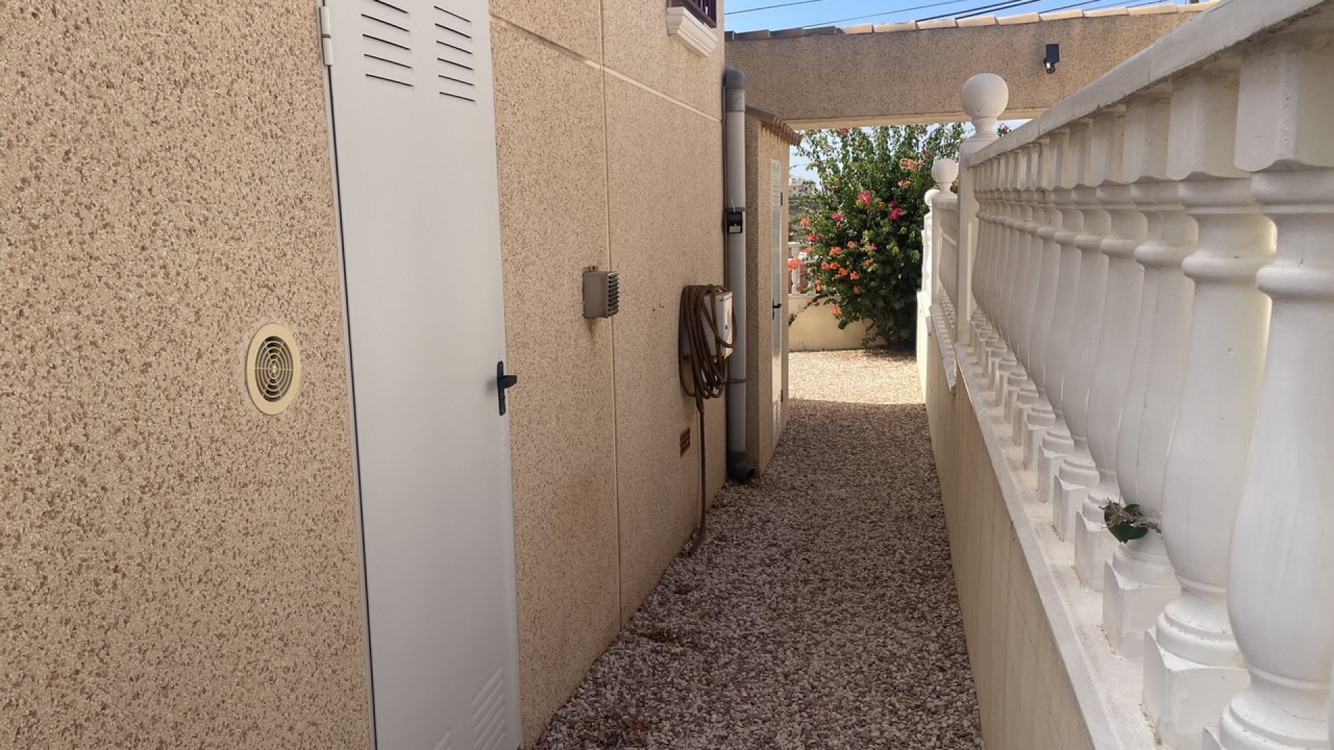 Venta - Chalet Independiente -
Algorfa