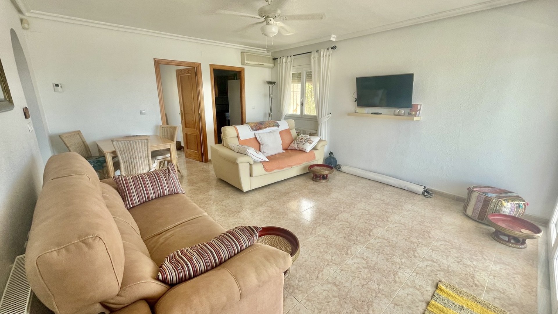 Venta - Chalet Independiente -
Algorfa