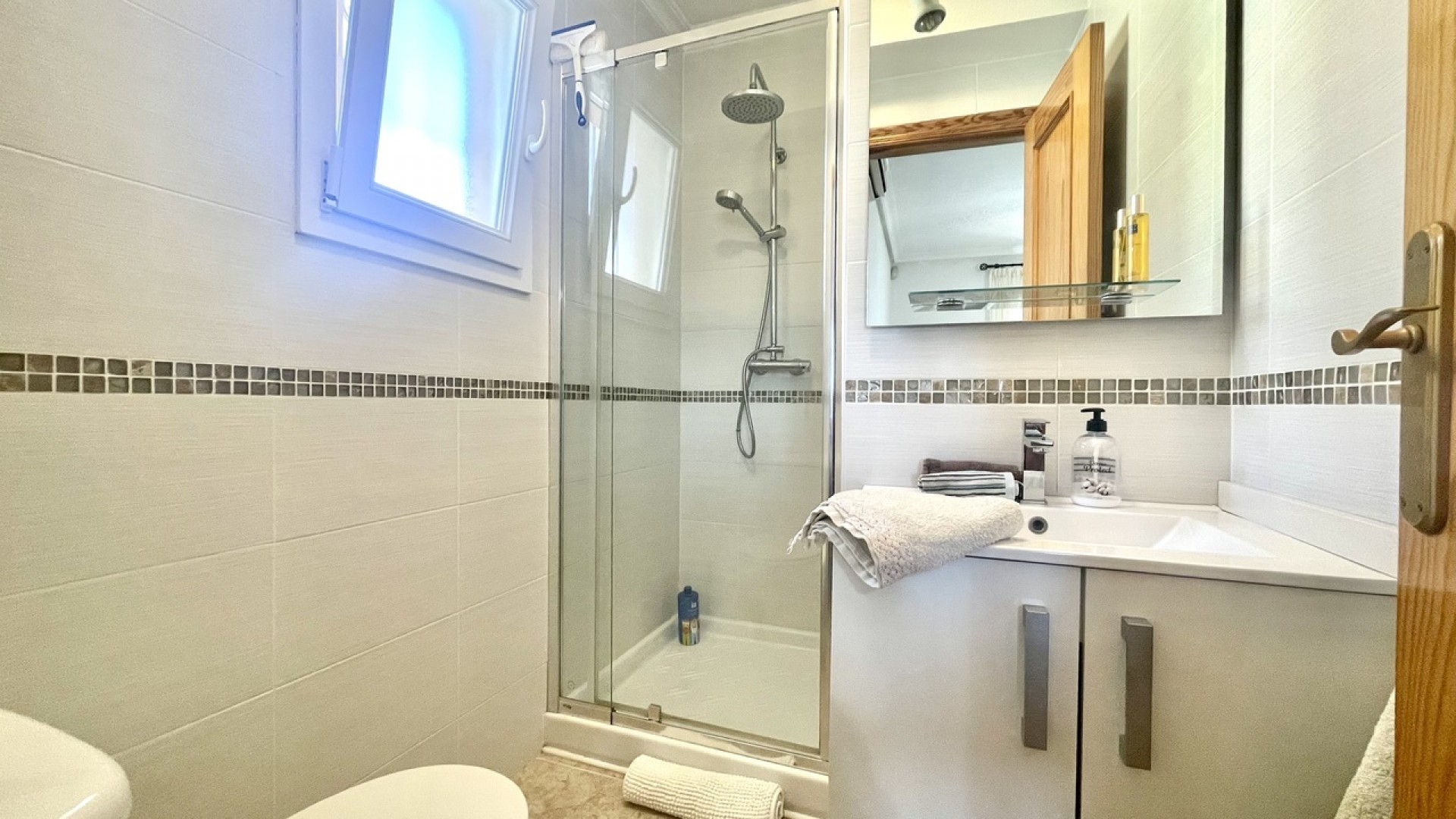 Venta - Chalet Independiente -
Algorfa