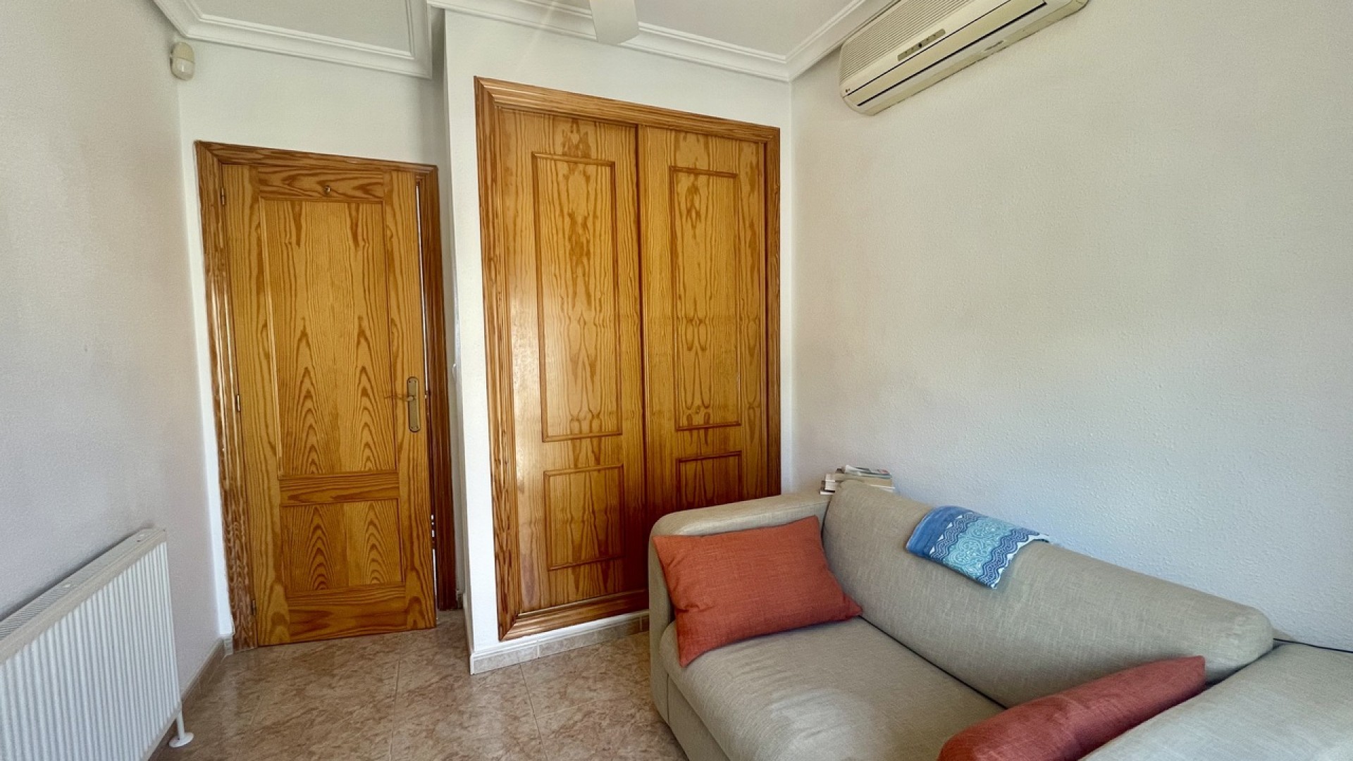 Venta - Chalet Independiente -
Algorfa