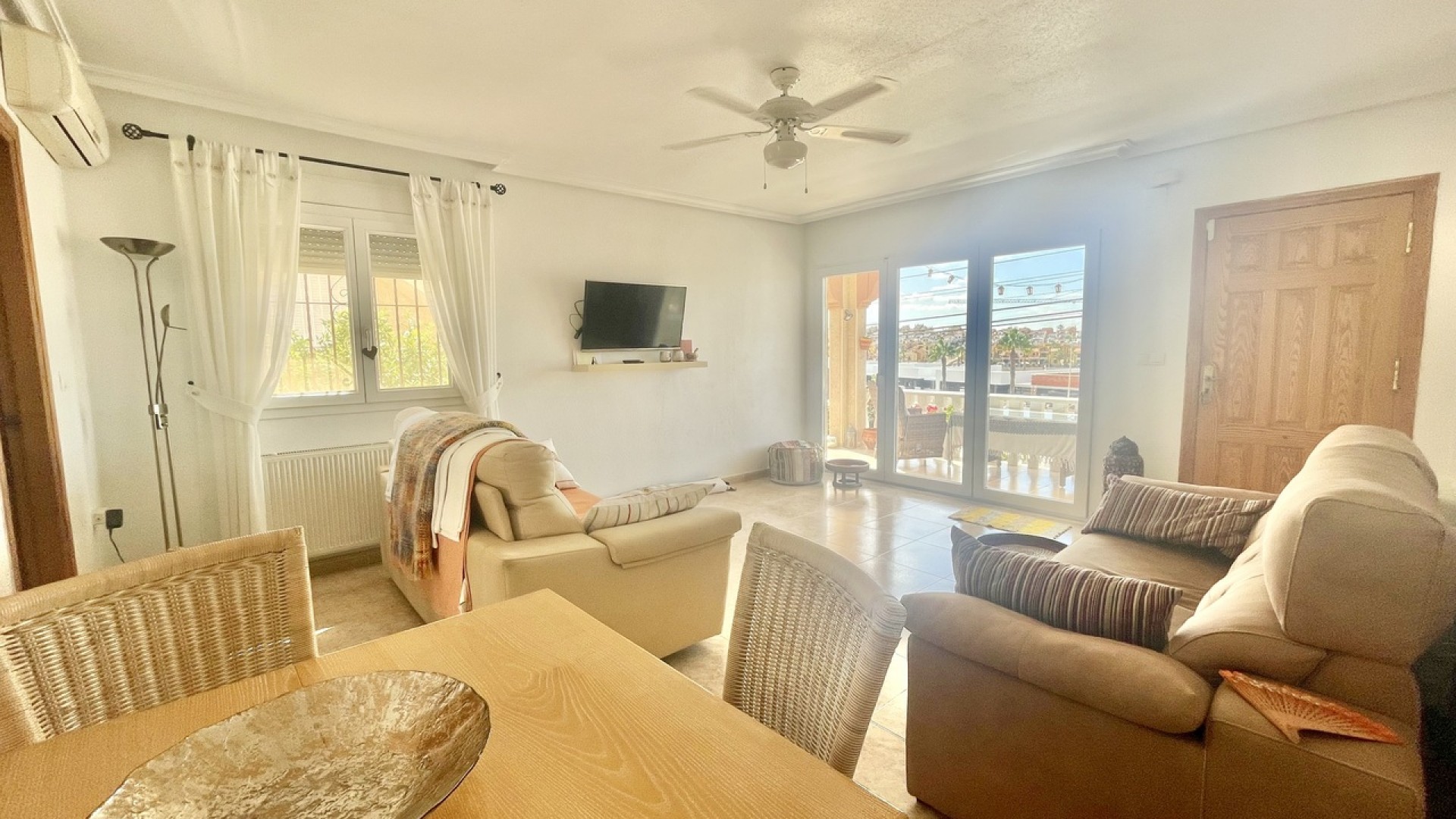 Venta - Chalet Independiente -
Algorfa