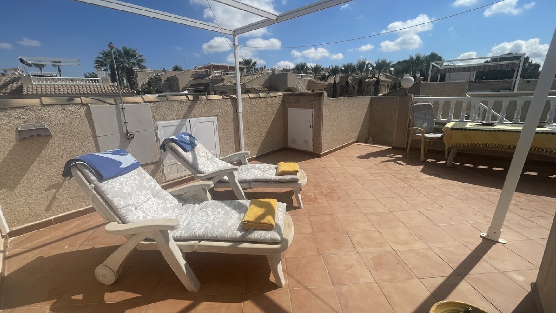 Venta - Chalet Independiente -
Algorfa
