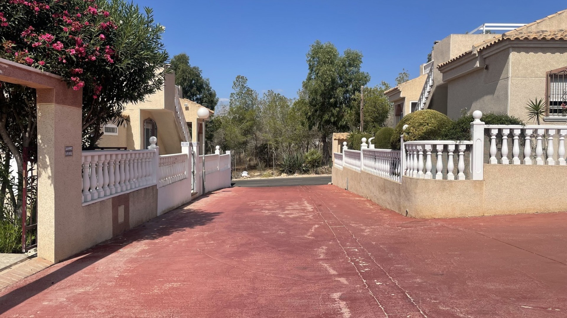 Venta - Chalet Independiente -
Algorfa