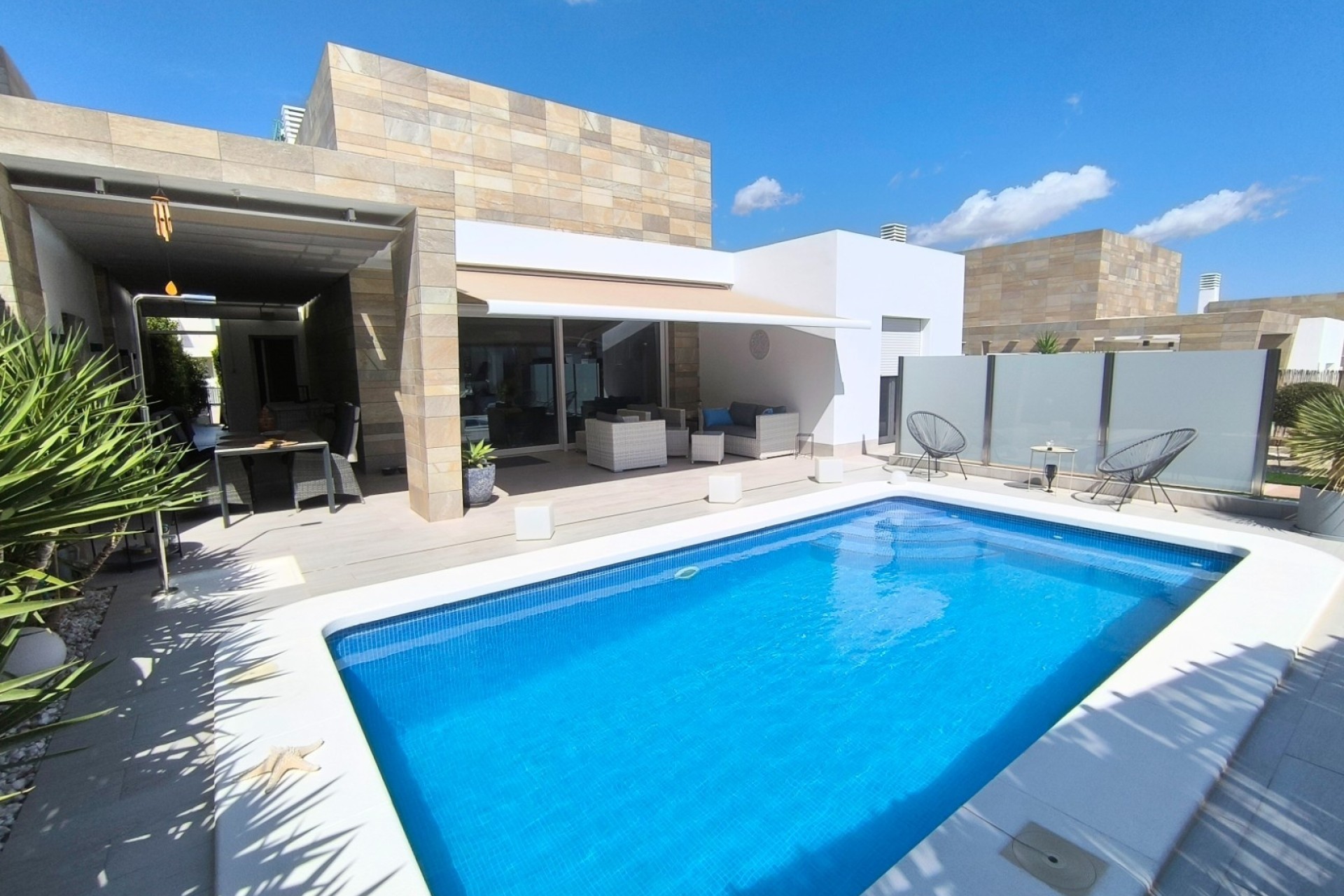 Venta - Chalet Independiente -
Algorfa