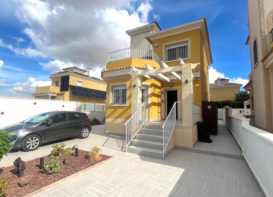 Venta - Chalet Independiente -
Algorfa