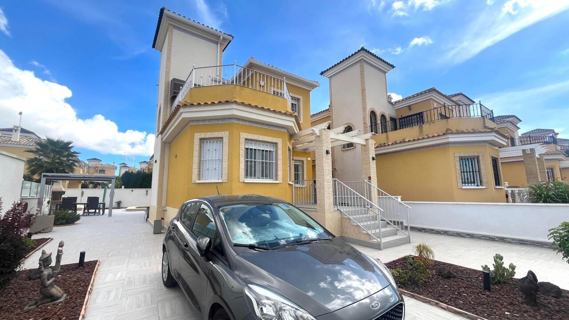 Venta - Chalet Independiente -
Algorfa