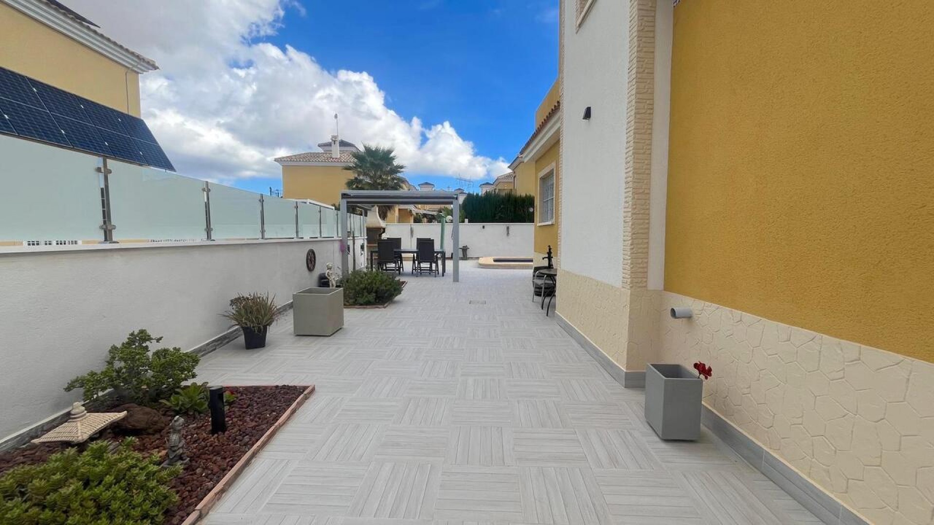 Venta - Chalet Independiente -
Algorfa