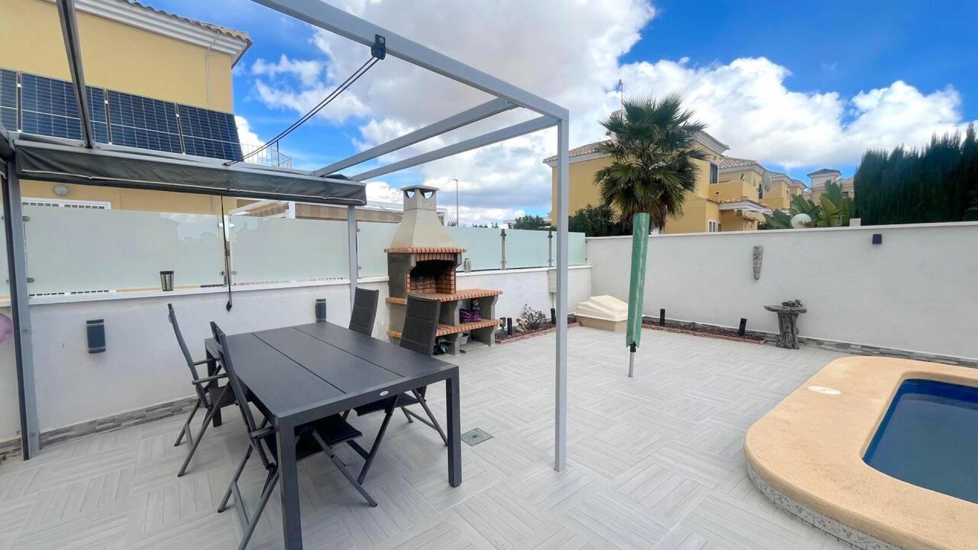 Venta - Chalet Independiente -
Algorfa