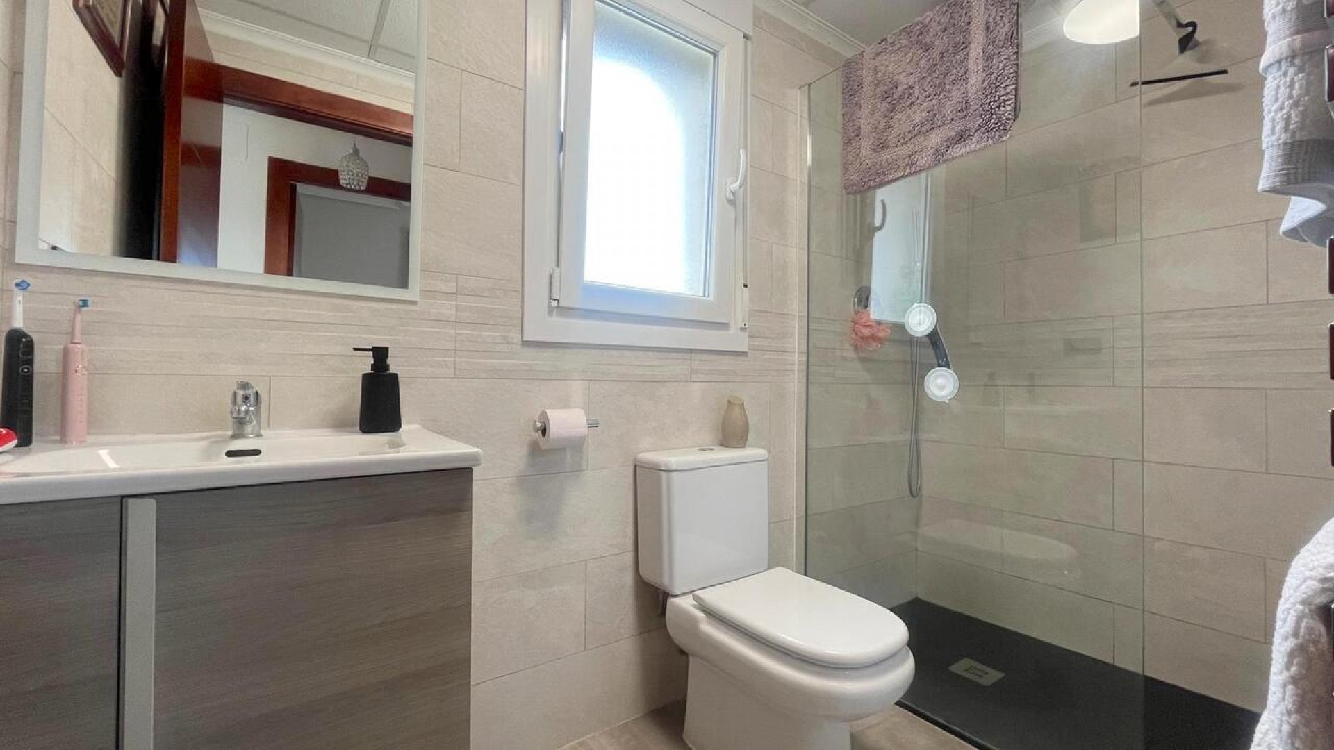 Venta - Chalet Independiente -
Algorfa