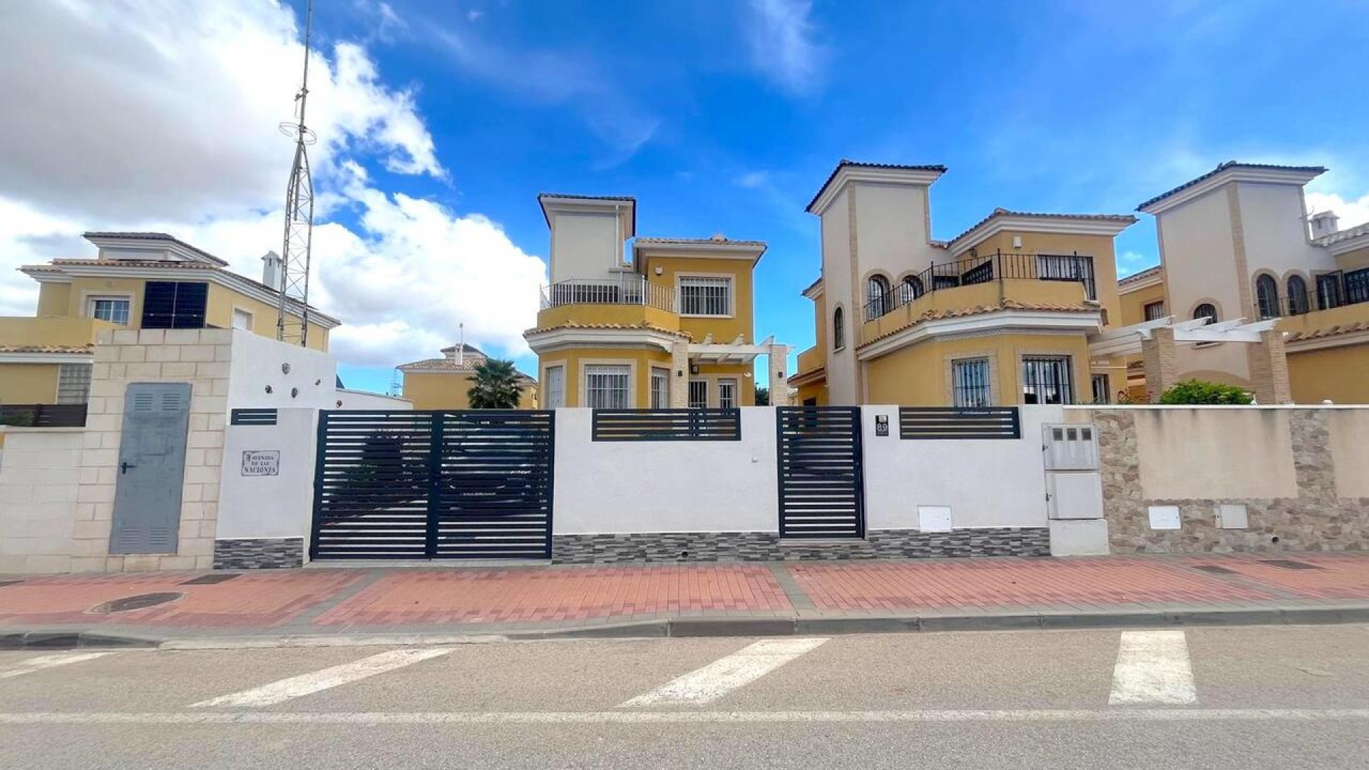 Venta - Chalet Independiente -
Algorfa