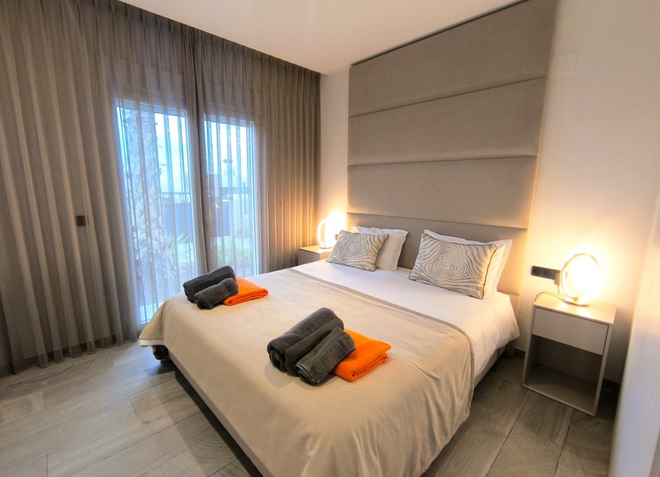 Venta - Chalet Independiente -
Algorfa