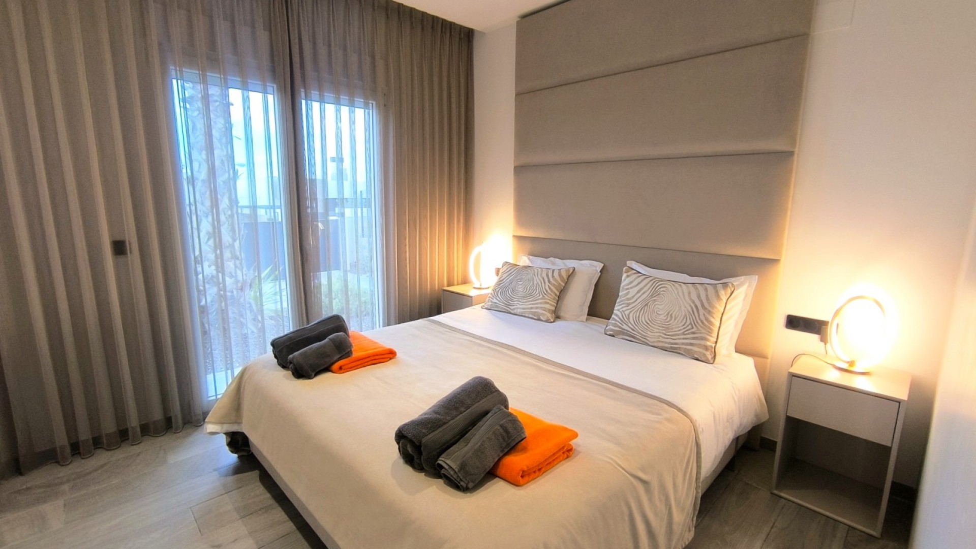 Venta - Chalet Independiente -
Algorfa