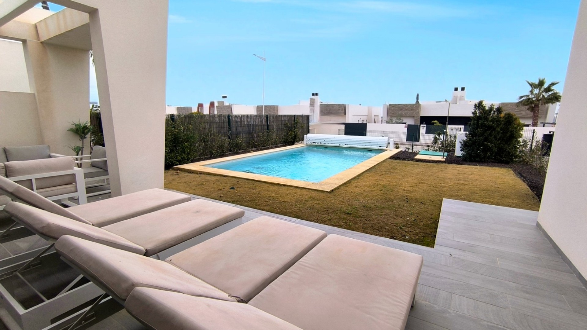 Venta - Chalet Independiente -
Algorfa