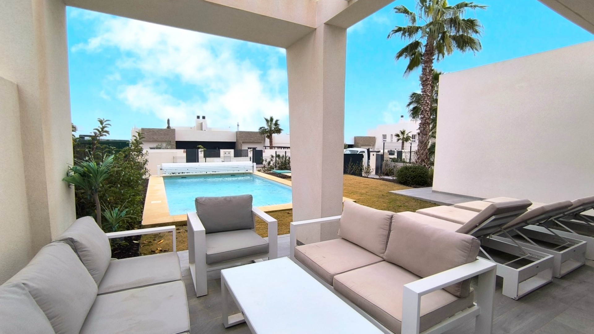 Venta - Chalet Independiente -
Algorfa