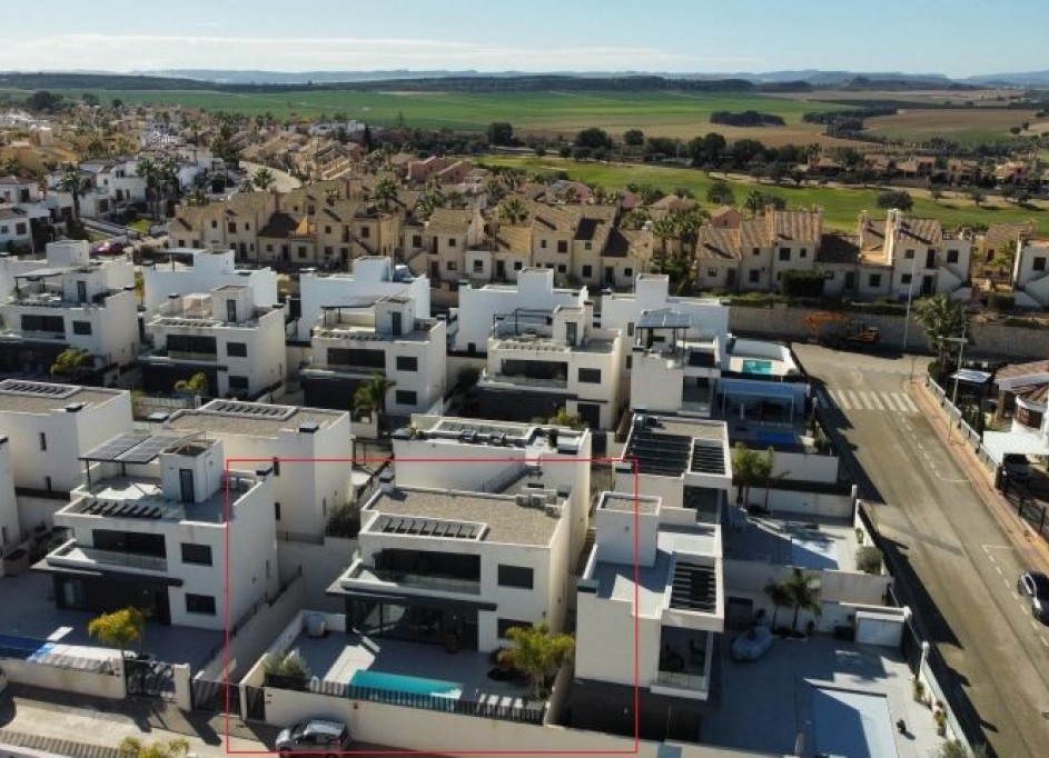 Venta - Chalet Independiente -
Algorfa