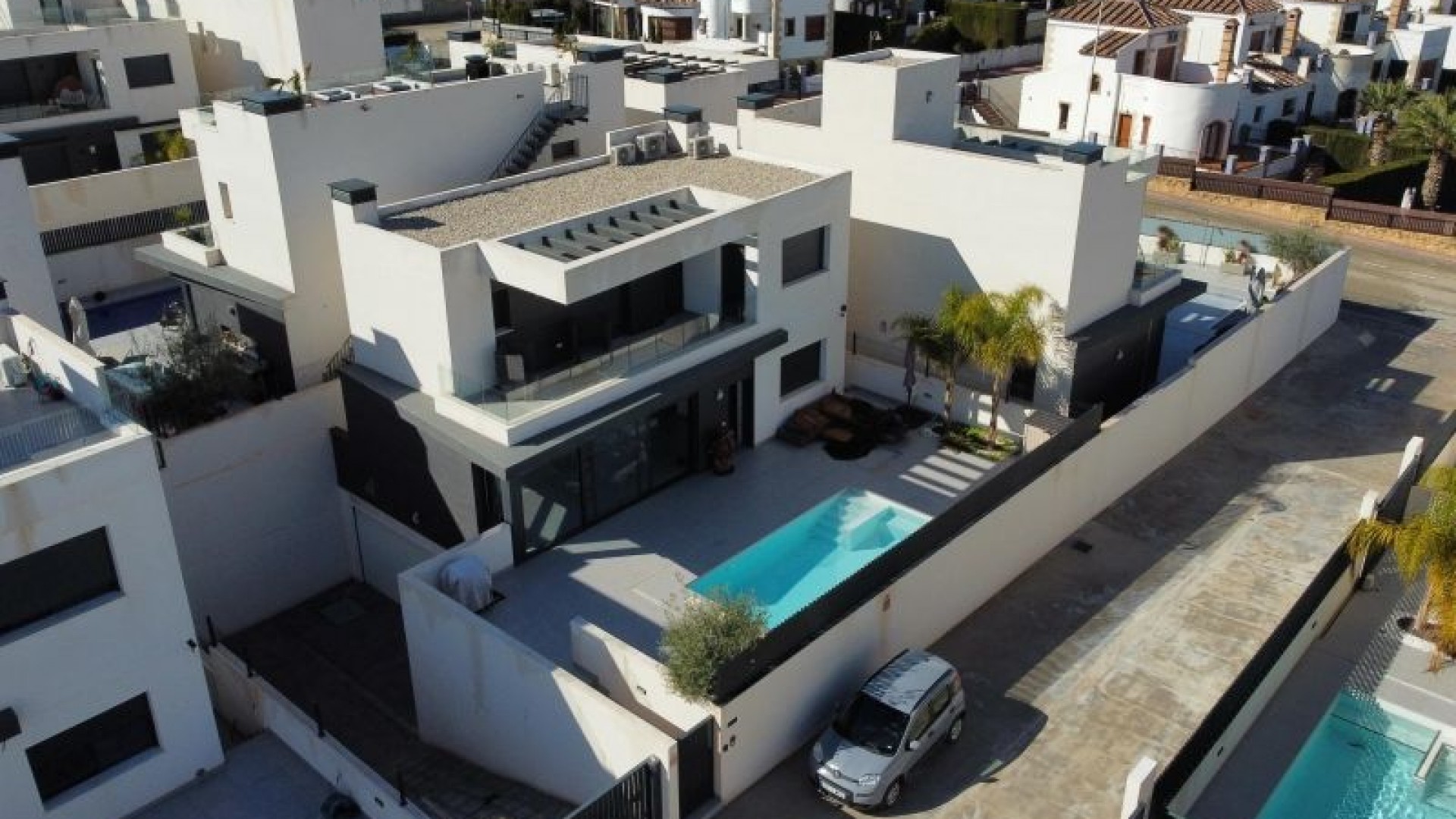 Venta - Chalet Independiente -
Algorfa