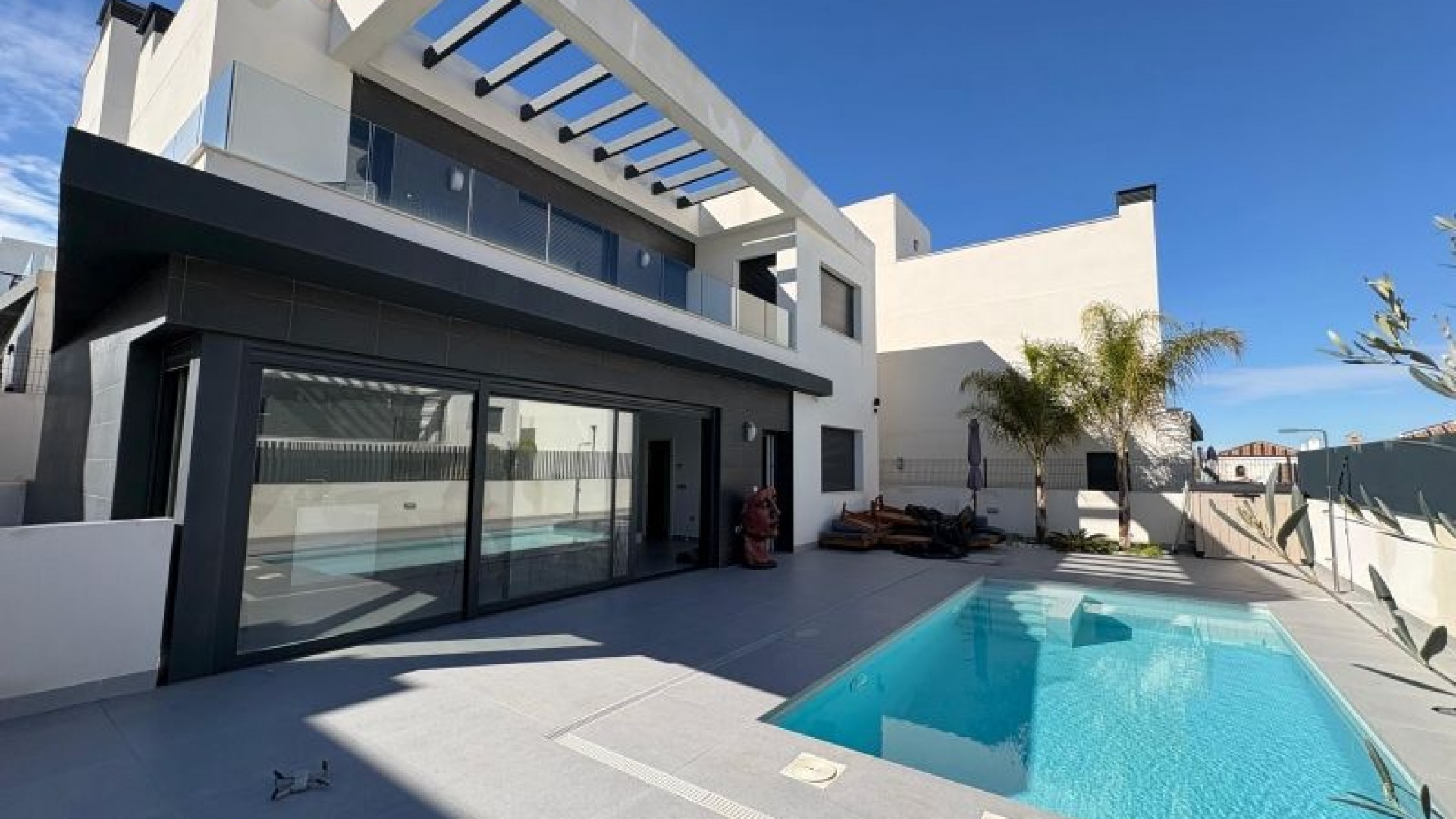 Venta - Chalet Independiente -
Algorfa