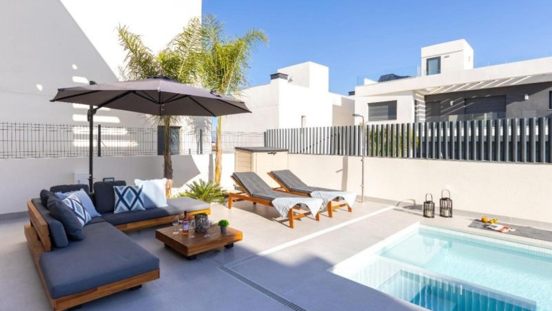 Venta - Chalet Independiente -
Algorfa