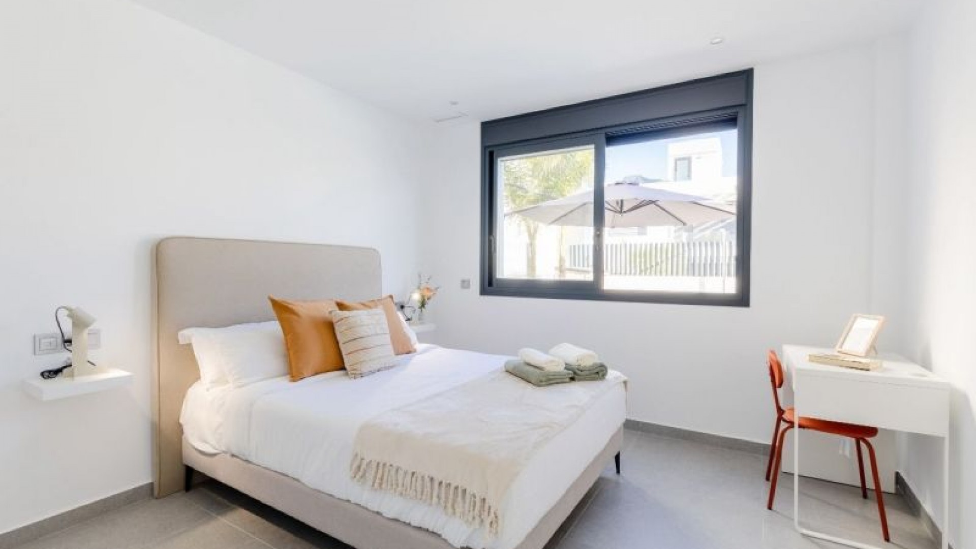 Venta - Chalet Independiente -
Algorfa