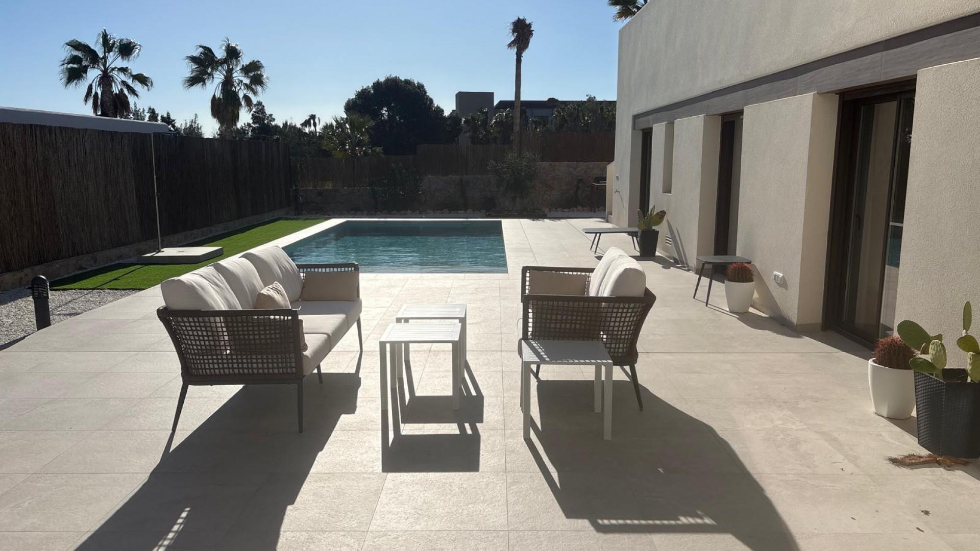 Venta - Chalet Independiente -
Algorfa