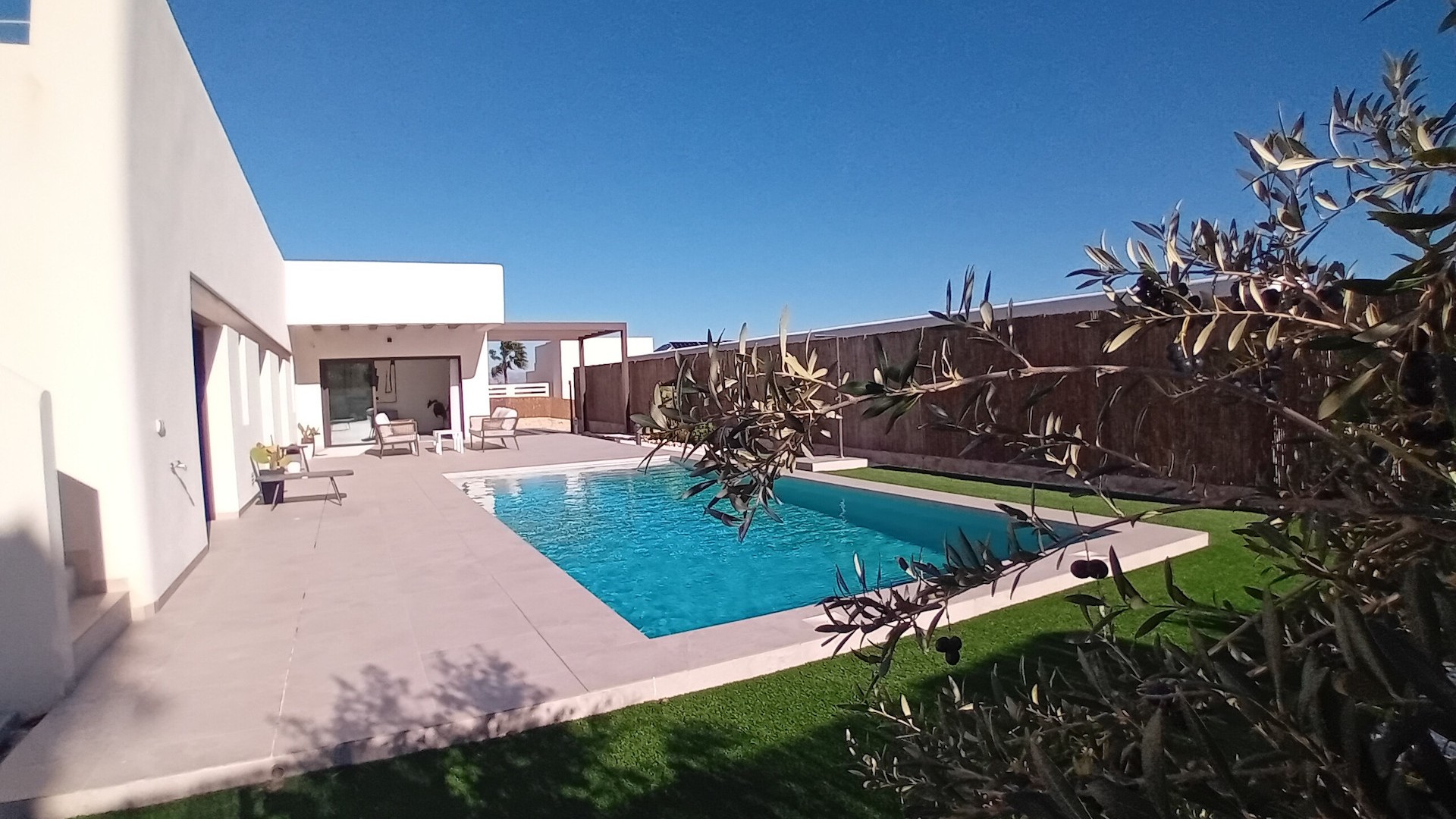 Venta - Chalet Independiente -
Algorfa