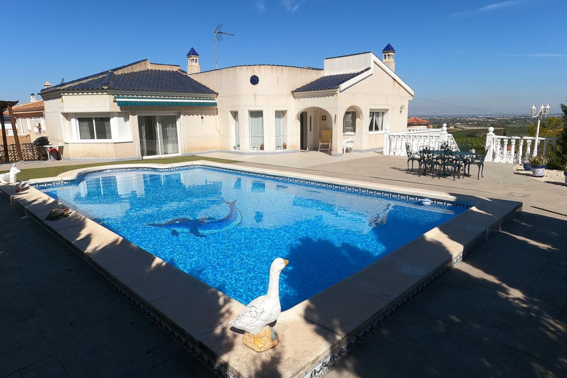 Venta - Chalet Independiente -
Algorfa